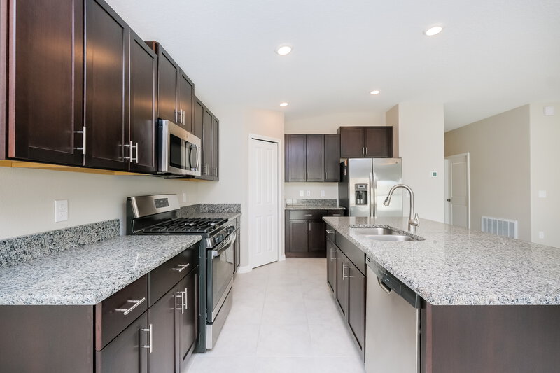2,715/Mo, 5524 Rainwood Meadows Dr Apollo Beach, FL 33572 Kitchen View 2