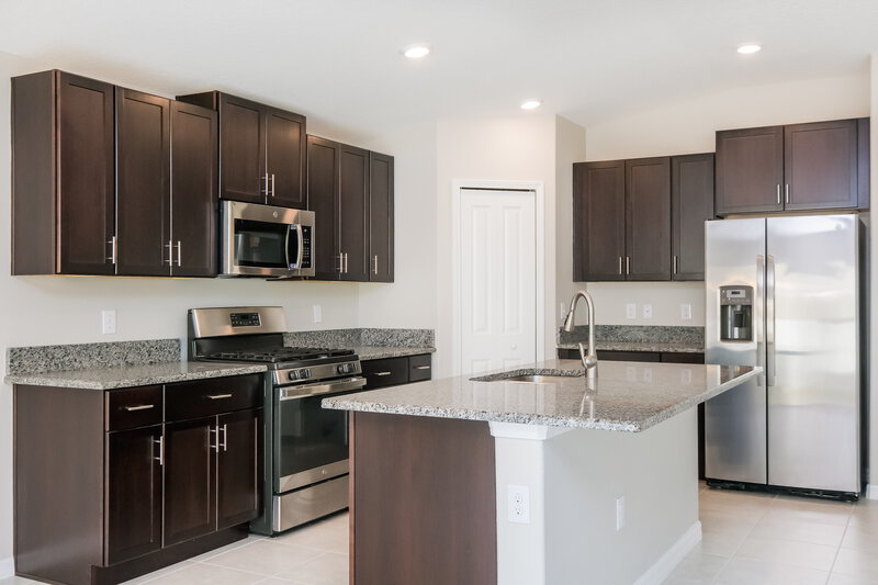 2,715/Mo, 5524 Rainwood Meadows Dr Apollo Beach, FL 33572 Kitchen View 3