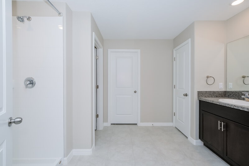 2,715/Mo, 5524 Rainwood Meadows Dr Apollo Beach, FL 33572 Main Bathroom View