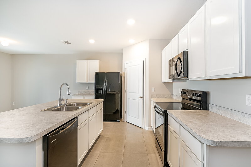 1,895/Mo, 15418 Gopher Trop Pl Sun City Center, FL 33573 Kitchen View