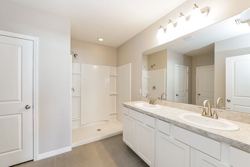 1,895/Mo, 15418 Gopher Trop Pl Sun City Center, FL 33573 Main Bathroom View