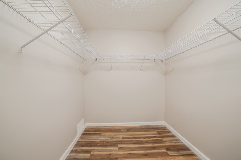 2,545/Mo, 7127 Hollowell Dr Tampa, FL 33634 Walk In Closet View