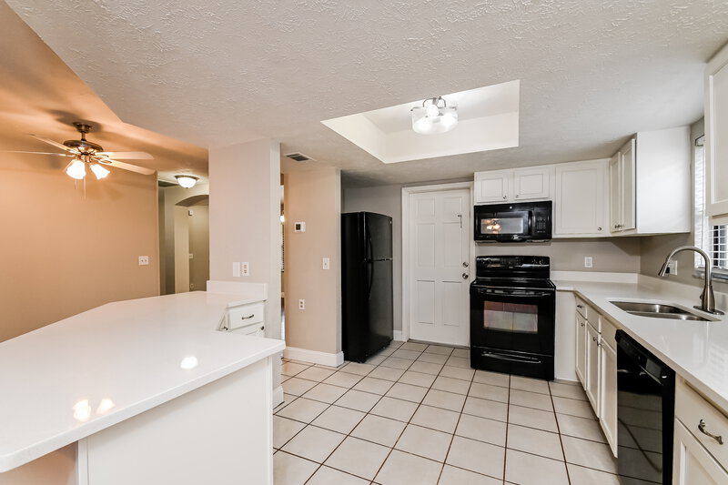 2,065/Mo, 846 Timber Pond Dr Brandon, FL 33510 Kitchen View