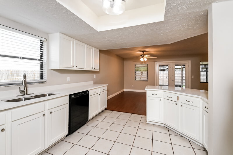 2,065/Mo, 846 Timber Pond Dr Brandon, FL 33510 Kitchen View 2