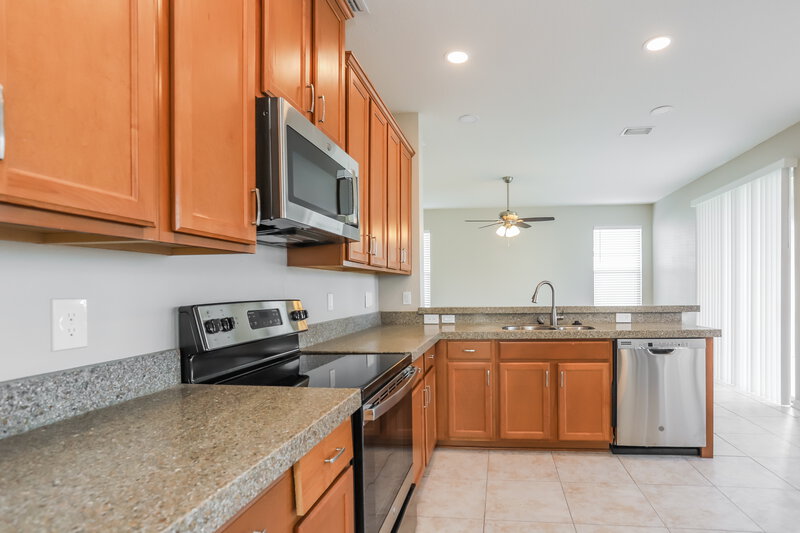 2,320/Mo, 11717 Sunder Berry St Hudson, FL 34667 Kitchen View