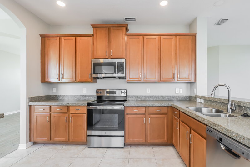 2,320/Mo, 11717 Sunder Berry St Hudson, FL 34667 Kitchen View 2