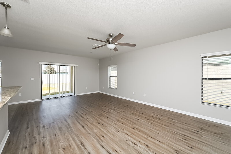 1,950/Mo, 10041 Newminster Loop Ruskin, FL 33573 Living Room View