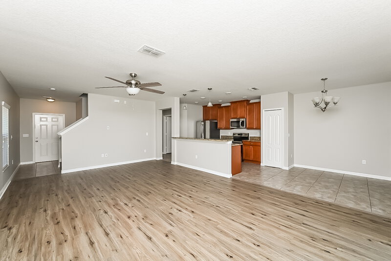 1,950/Mo, 10041 Newminster Loop Ruskin, FL 33573 Living Room View 2