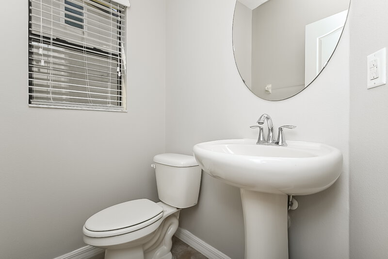 1,950/Mo, 10041 Newminster Loop Ruskin, FL 33573 Powder Room View