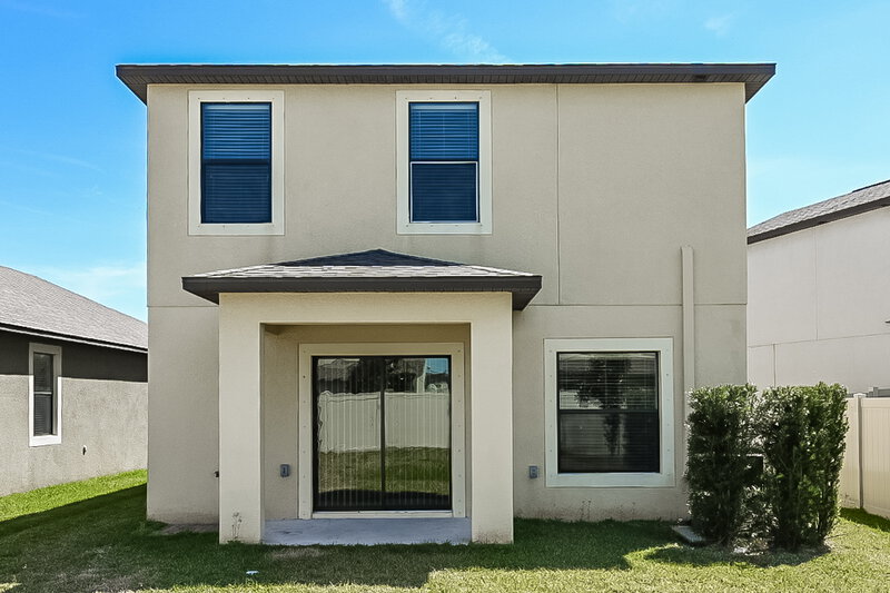 1,950/Mo, 10041 Newminster Loop Ruskin, FL 33573 Rear View