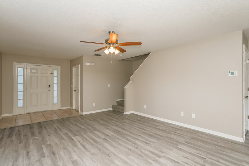 2,025/Mo, 7403 Oxford Garden Cir Apollo Beach, FL 33572 Living Room View 2