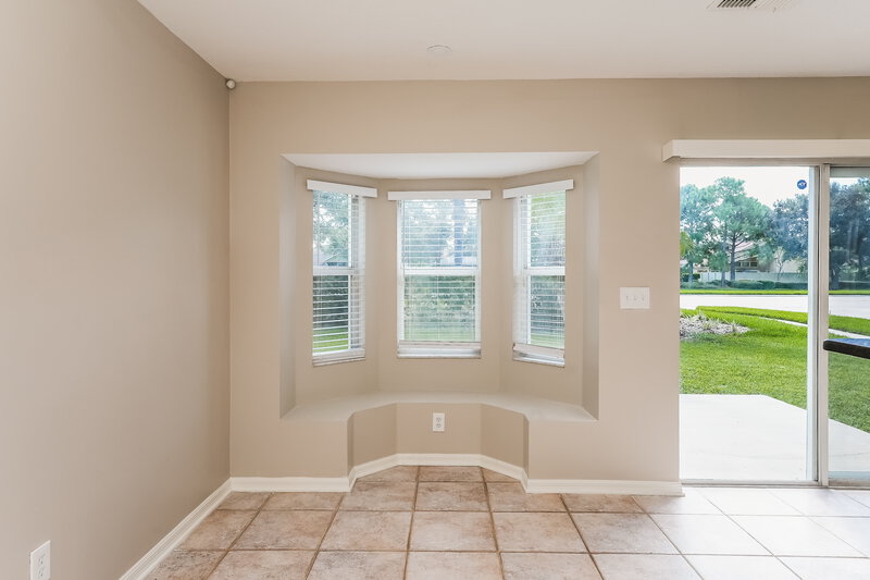 2,025/Mo, 7403 Oxford Garden Cir Apollo Beach, FL 33572 Kitchen View