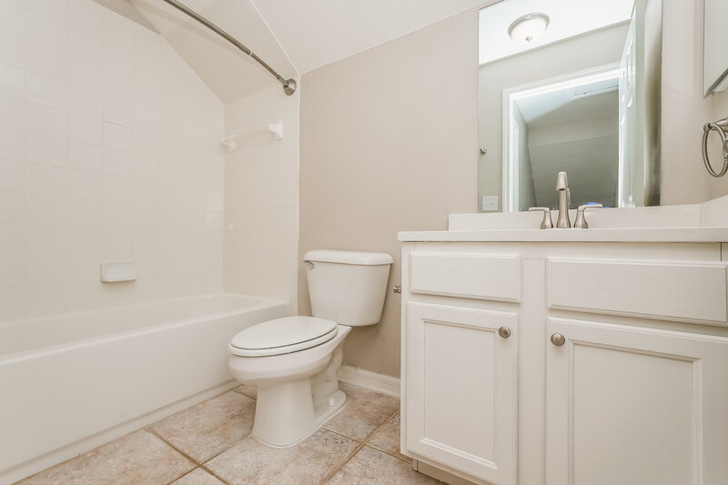 2,025/Mo, 7403 Oxford Garden Cir Apollo Beach, FL 33572 Bathroom View