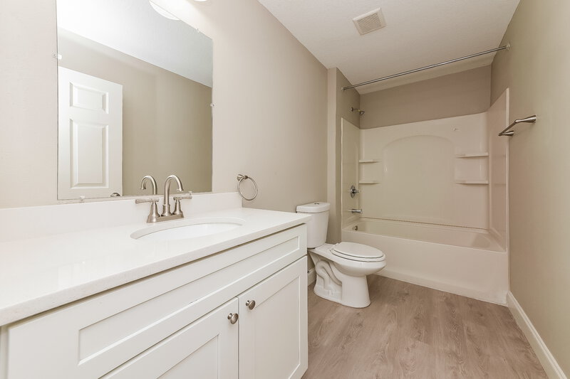 1,915/Mo, 5007 Jeweled Cone Pl Apollo Beach, FL 33572 Bathroom View