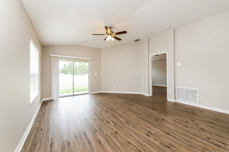 1,900/Mo, 1037 Seminole Sky Dr Ruskin, FL 33570 Living Room View