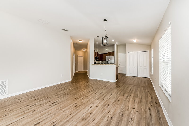 1,900/Mo, 1037 Seminole Sky Dr Ruskin, FL 33570 Dining Room View