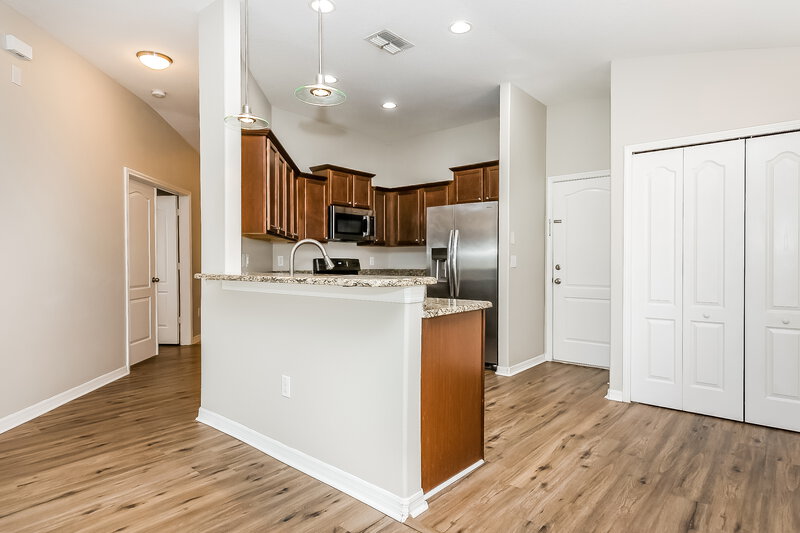 1,900/Mo, 1037 Seminole Sky Dr Ruskin, FL 33570 Kitchen View
