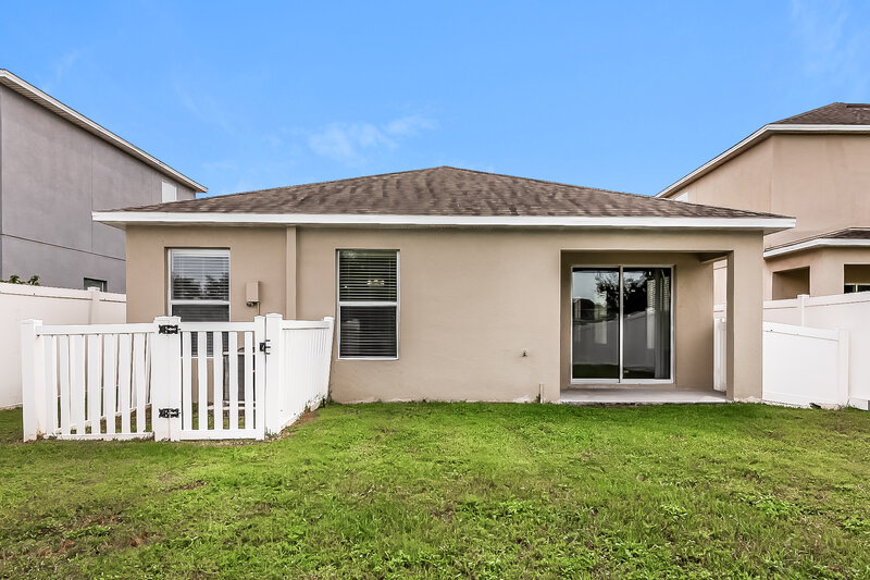 1,900/Mo, 1037 Seminole Sky Dr Ruskin, FL 33570 Rear View