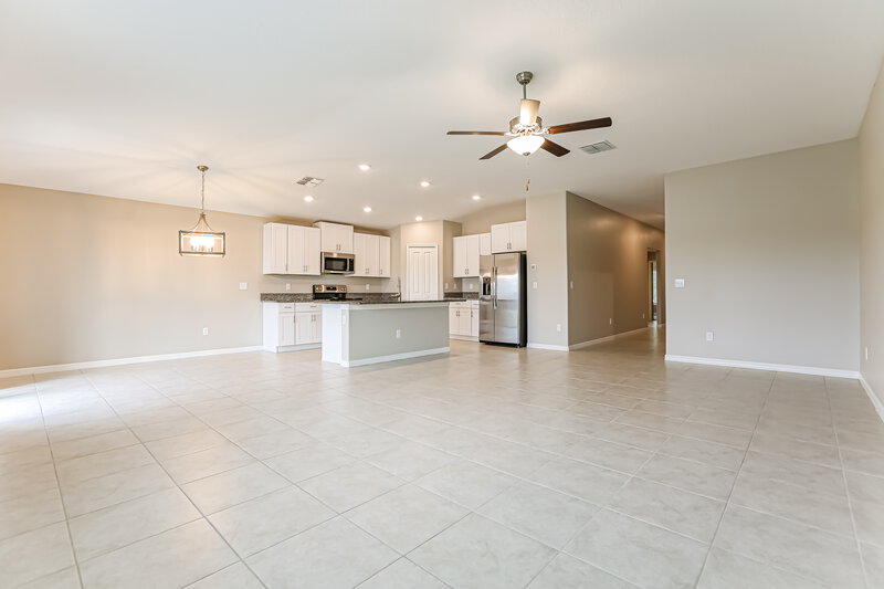 2,300/Mo, 1411 Golden Glow Dr Ruskin, FL 33570 Living Room View 2