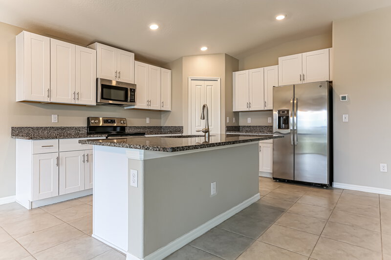 2,300/Mo, 1411 Golden Glow Dr Ruskin, FL 33570 Kitchen View