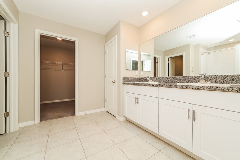 2,380/Mo, 1411 Golden Glow Dr Ruskin, FL 33570 Main Bathroom View