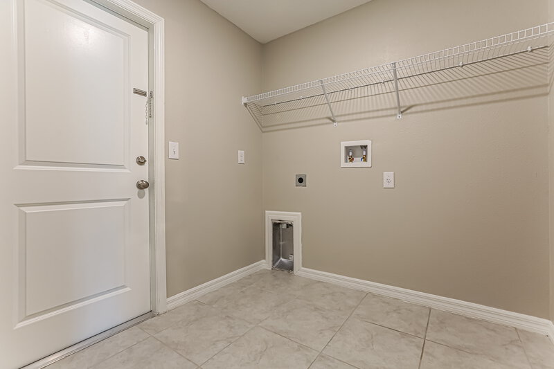 2,300/Mo, 1411 Golden Glow Dr Ruskin, FL 33570 Walk In Closet View
