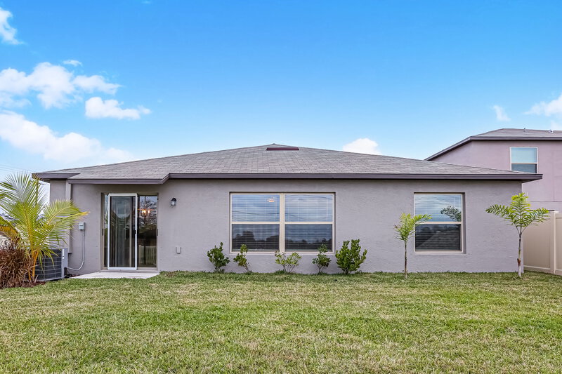 2,300/Mo, 1411 Golden Glow Dr Ruskin, FL 33570 Rear View