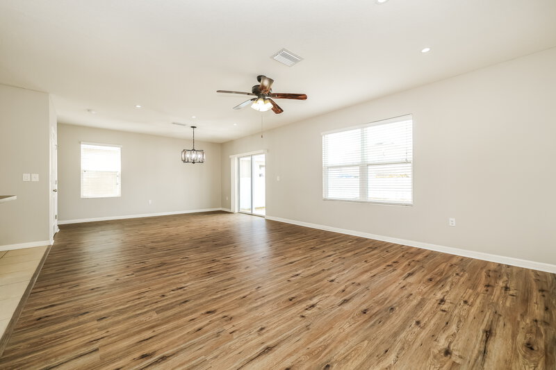 2,290/Mo, 10136 Geese Trail Cir Sun City Center, FL 33573 Living Room View