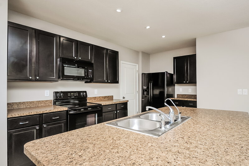 2,510/Mo, 10136 Geese Trail Cir Sun City Center, FL 33573 Kitchen View 2