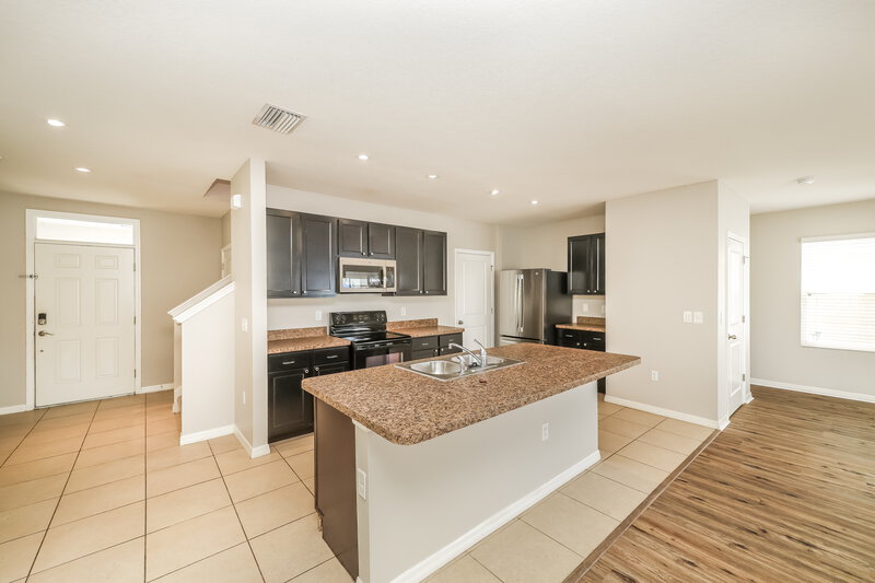 2,290/Mo, 10136 Geese Trail Cir Sun City Center, FL 33573 Kitchen View