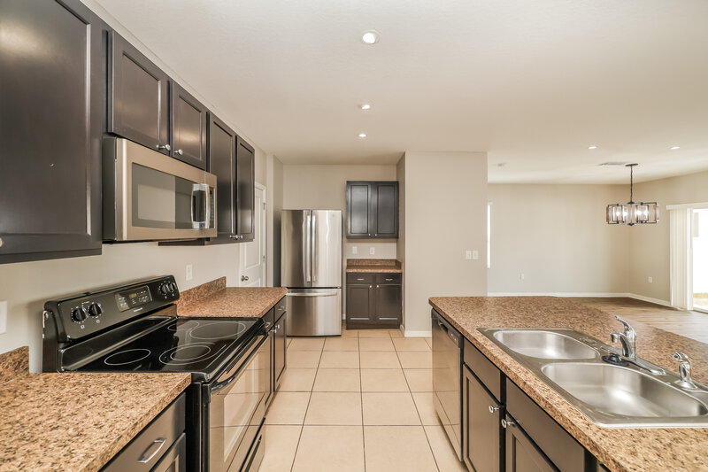 2,290/Mo, 10136 Geese Trail Cir Sun City Center, FL 33573 Kitchen View 2