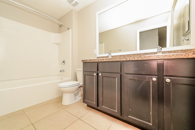 2,290/Mo, 10136 Geese Trail Cir Sun City Center, FL 33573 Bathroom View