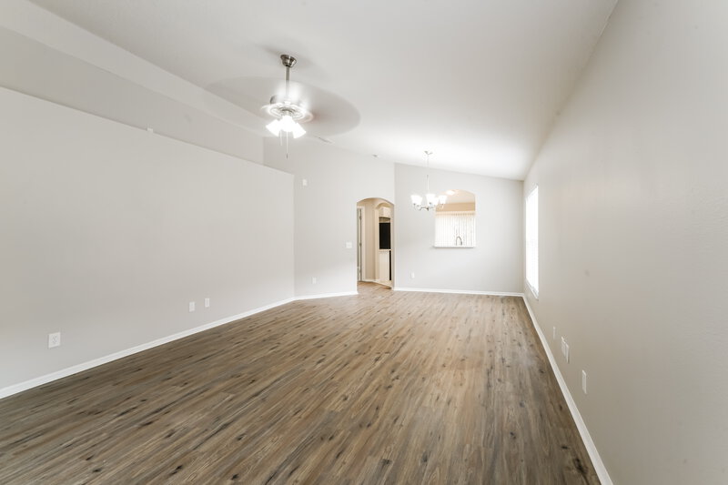 2,185/Mo, 405 Pine Pointe Ct Seffner, FL 33584 Living Room View