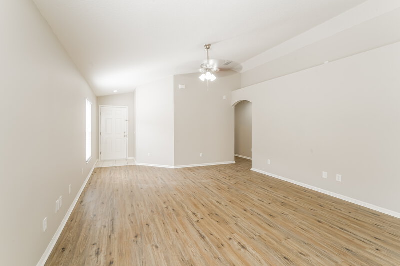 2,185/Mo, 405 Pine Pointe Ct Seffner, FL 33584 Dining Room View 2