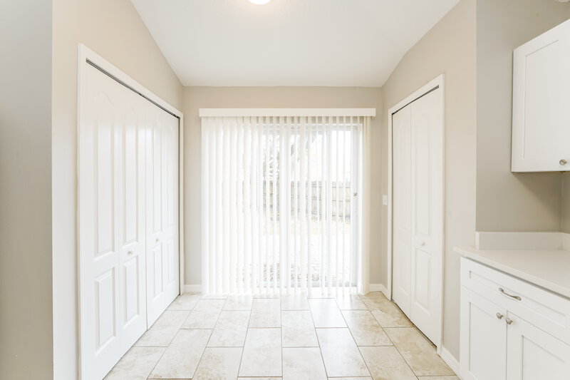 2,185/Mo, 405 Pine Pointe Ct Seffner, FL 33584 Breakfast Nook View