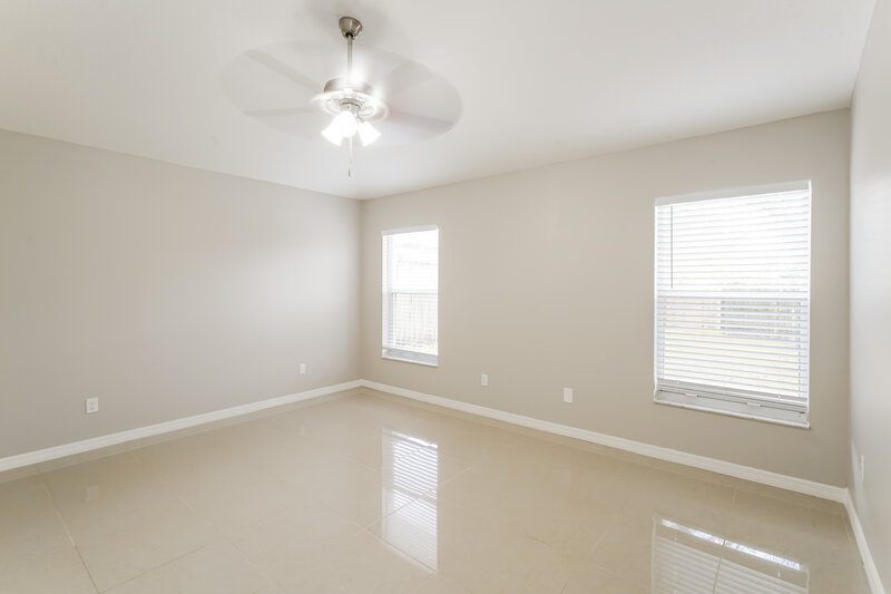 2,185/Mo, 405 Pine Pointe Ct Seffner, FL 33584 Main Bedroom View