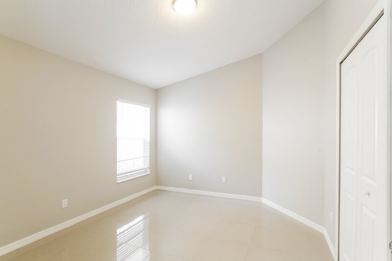 2,185/Mo, 405 Pine Pointe Ct Seffner, FL 33584 Bedroom View