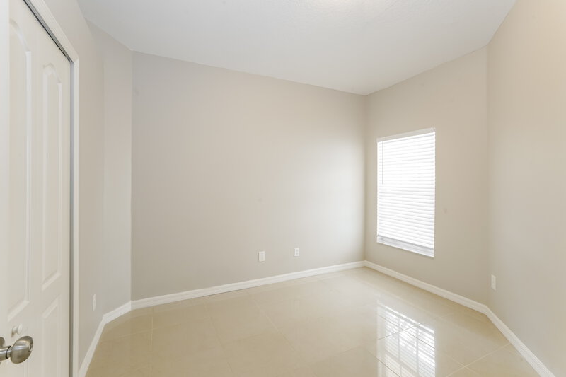 2,185/Mo, 405 Pine Pointe Ct Seffner, FL 33584 Bedroom View 2
