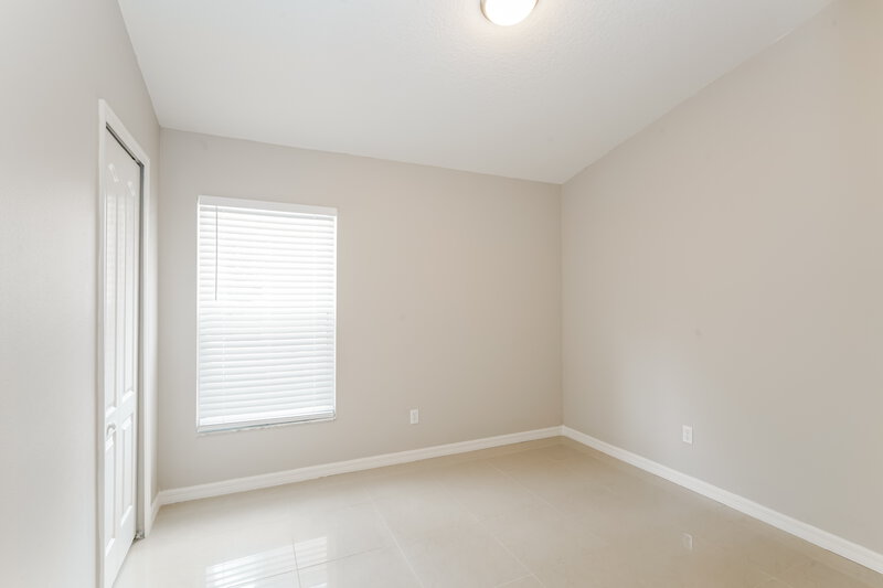 2,185/Mo, 405 Pine Pointe Ct Seffner, FL 33584 Bedroom View 3