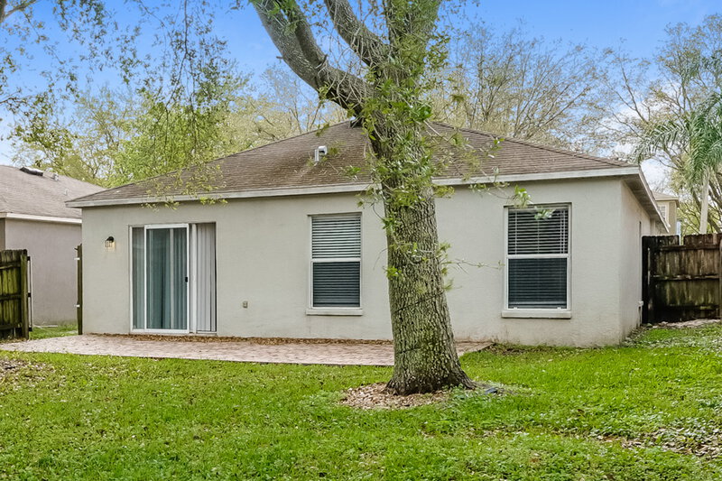 2,185/Mo, 405 Pine Pointe Ct Seffner, FL 33584 Rear View