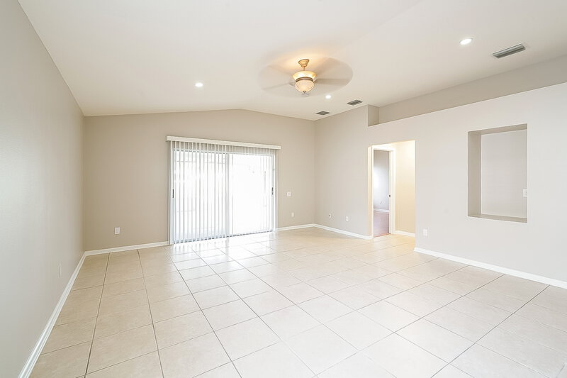2,490/Mo, 12520 Herons Path Pl Riverview, FL 33578 Living Room View 2