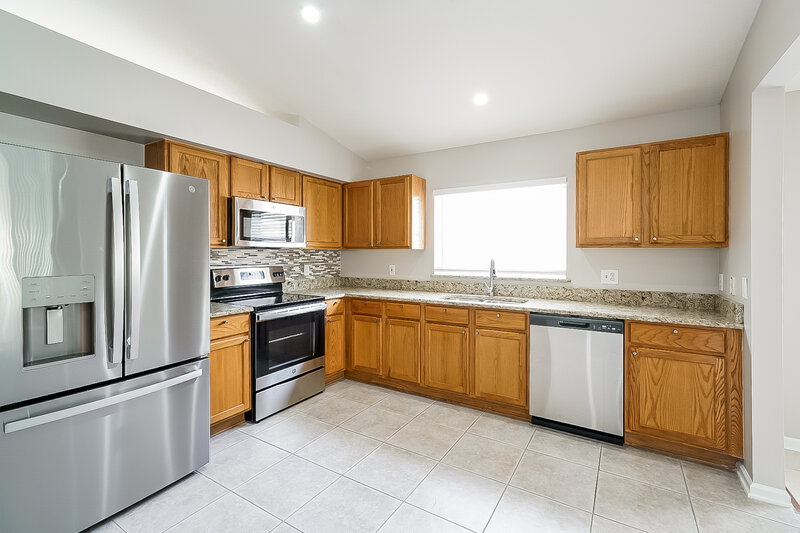 2,490/Mo, 12520 Herons Path Pl Riverview, FL 33578 Kitchen View