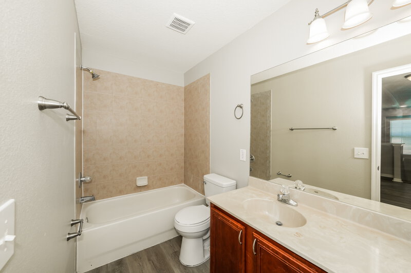 2,570/Mo, 17504 Glenapp Dr Land O Lakes, FL 34638 Bathroom View