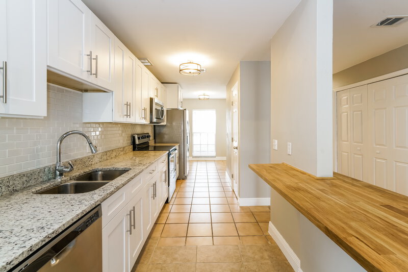 3,740/Mo, 1620 Cobbler Dr Lutz, FL 33559 Kitchen View 2