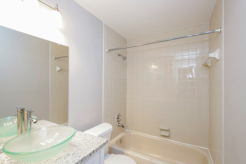 3,740/Mo, 1620 Cobbler Dr Lutz, FL 33559 Bathroom View