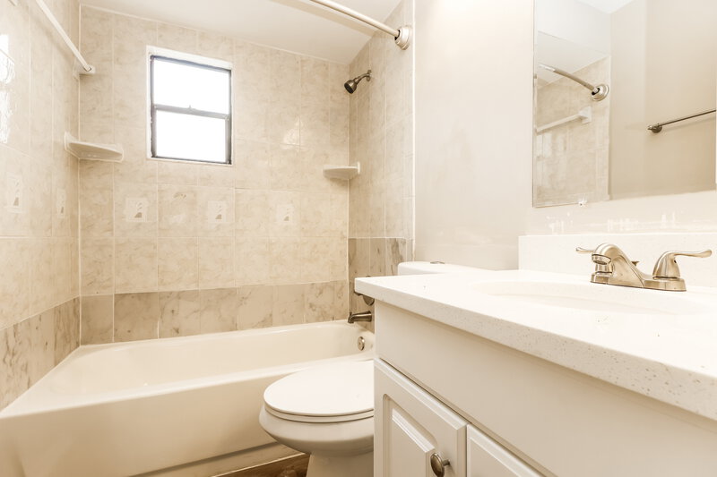 2,095/Mo, 3819 Briarbrook Pl Land O Lakes, FL 34639 Main Bathroom View