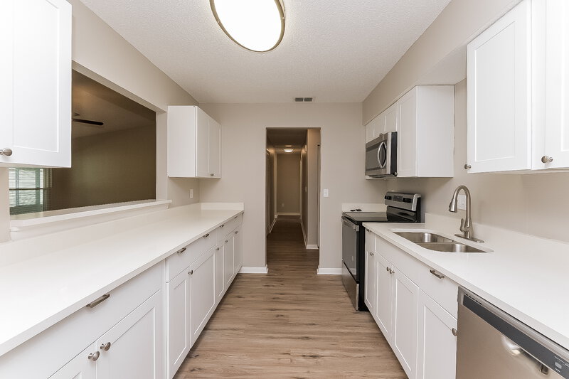 2,100/Mo, 1443 Piney Branch Cir Valrico, FL 33594 Kitchen View