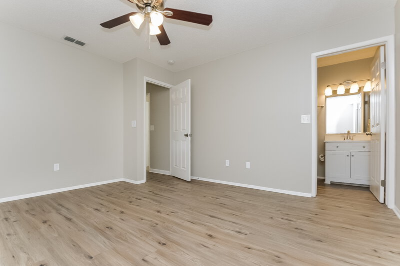 2,100/Mo, 1443 Piney Branch Cir Valrico, FL 33594 Main Bedroom View 2