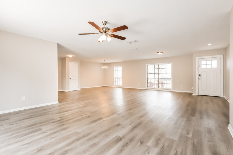 2,210/Mo, 606 Rosemarie Ave Brandon, FL 33511 Living Room View 2