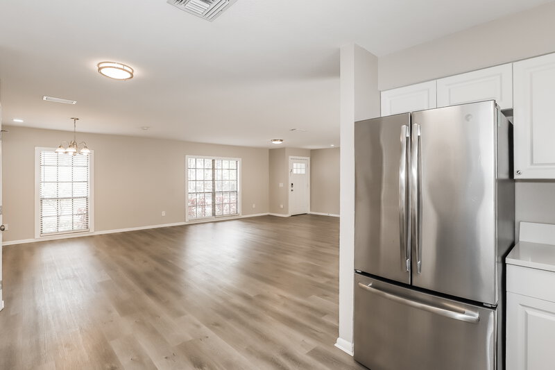 2,210/Mo, 606 Rosemarie Ave Brandon, FL 33511 Kitchen View 3